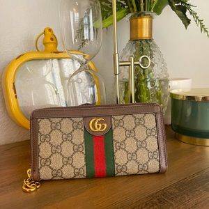 Like New Gucci Large Wallet♥️🌹
